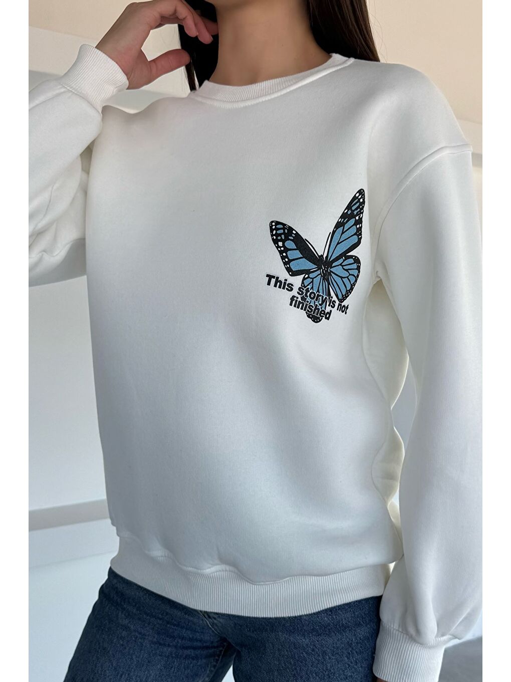 Ekru Kadın Ön Ve Sırt Kelebek Baskılı Üç İplik Şardonlu Bisiklet Yaka Sweatshirt-1