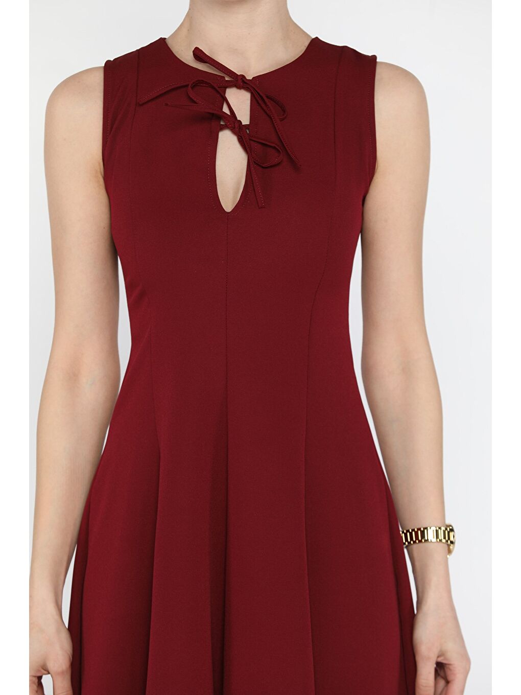 Bordo Ön Bağlamalı Sıfır Kol Elbise-3