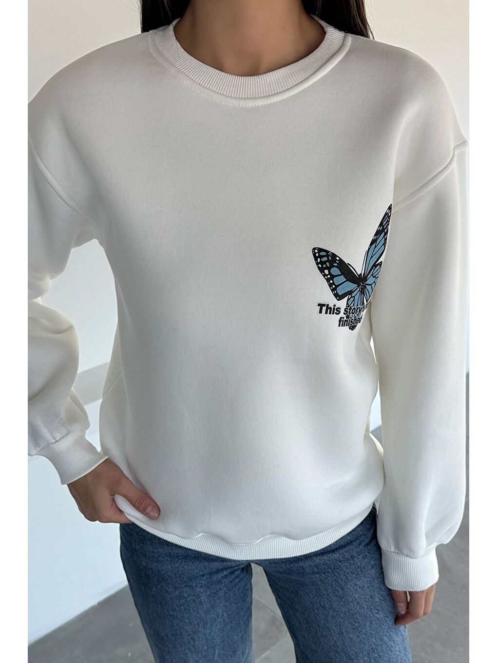 Ekru Kadın Ön Ve Sırt Kelebek Baskılı Üç İplik Şardonlu Bisiklet Yaka Sweatshirt-2