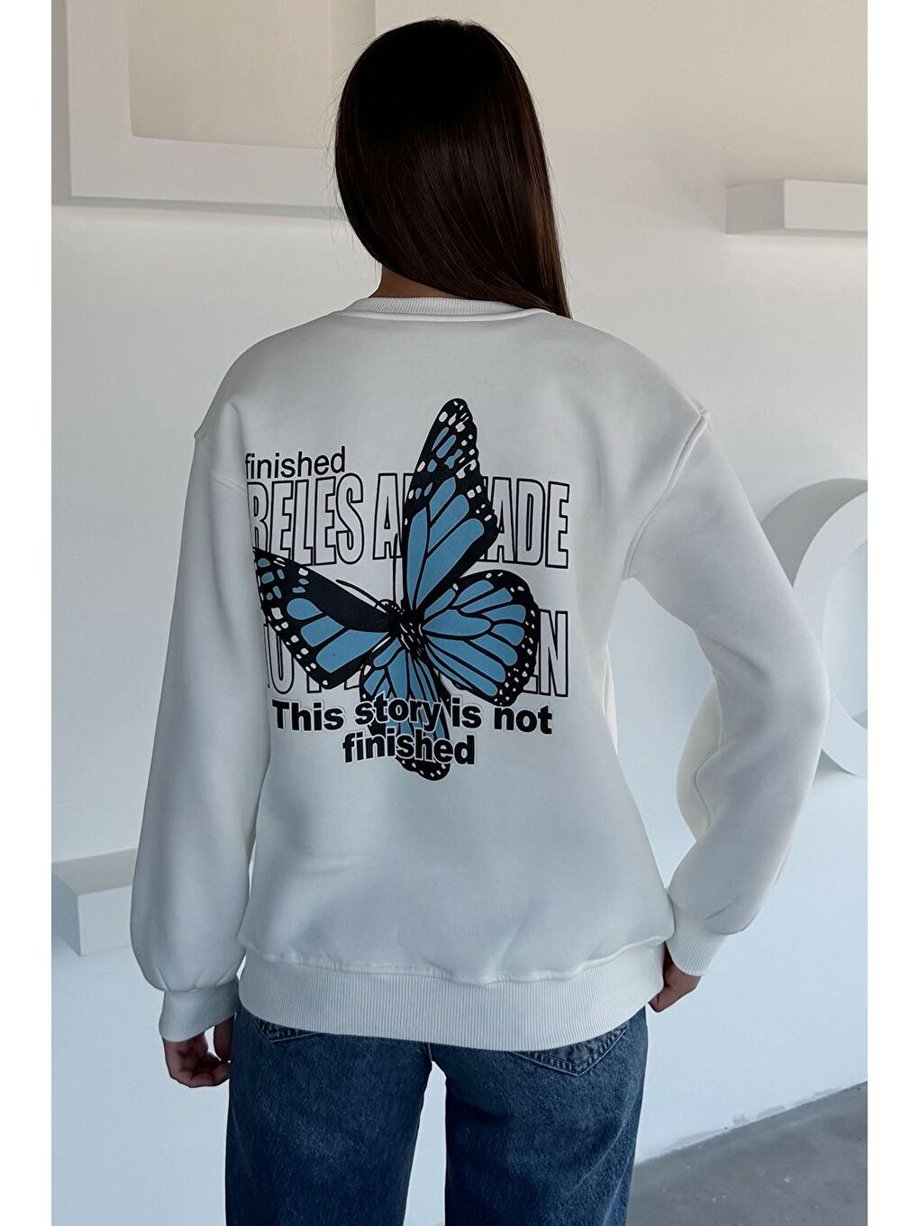 Ekru Kadın Ön Ve Sırt Kelebek Baskılı Üç İplik Şardonlu Bisiklet Yaka Sweatshirt-3