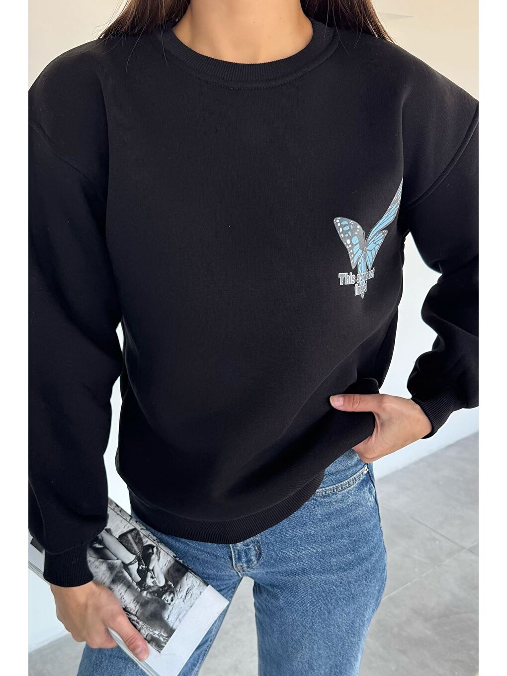 Siyah Kadın Ön Ve Sırt Kelebek Baskılı Üç İplik Şardonlu Bisiklet Yaka Sweatshirt-1