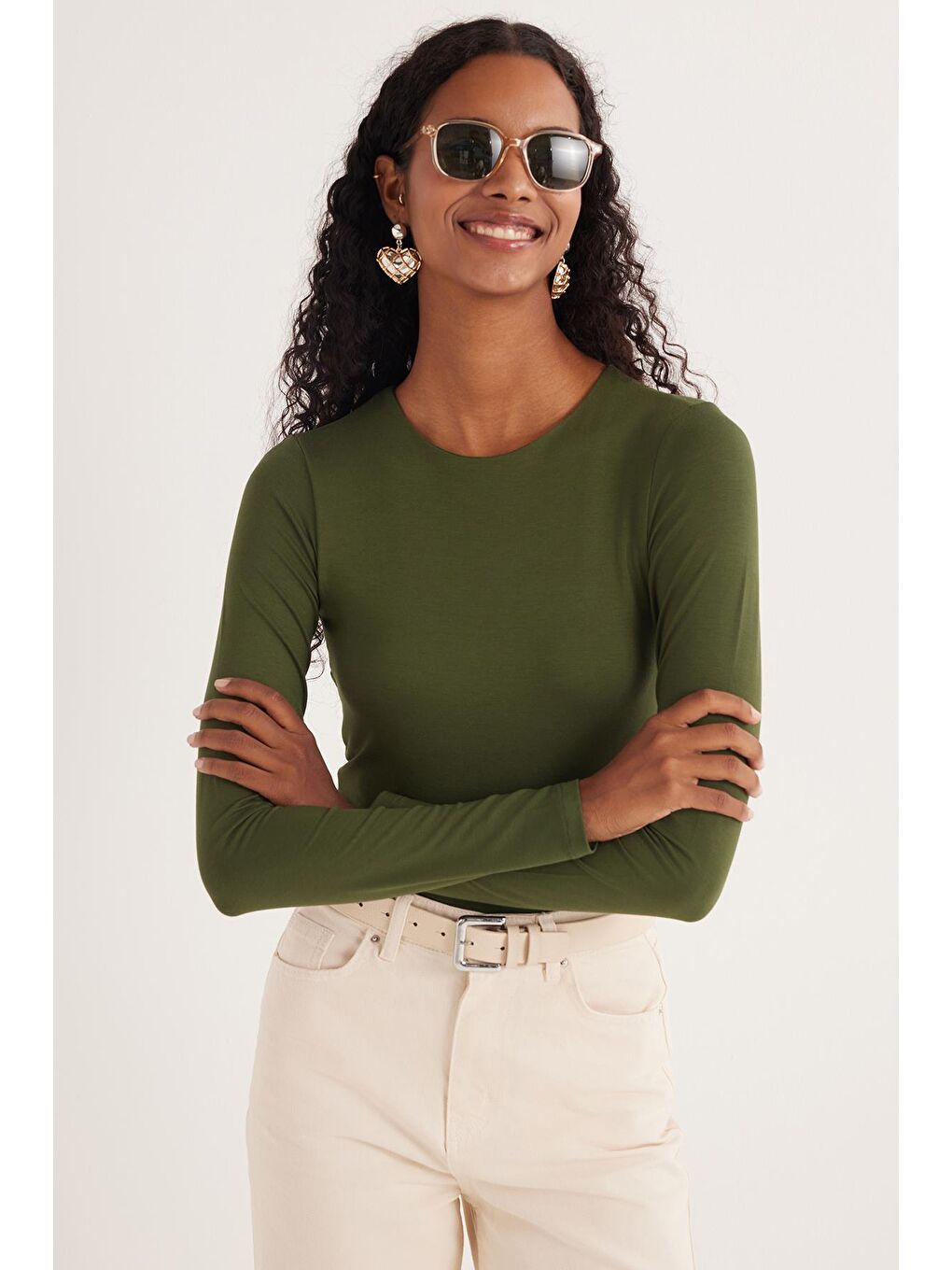 Kadın Slim Fit Dar Kesim Uzun Kollu Bisiklet Yaka Sırt Detaylı Yeşil Viskon Bluz-1