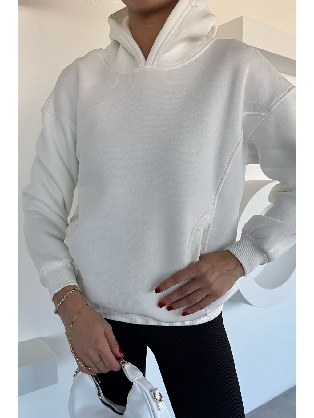 Ekru Kadın Kapüşonlu Kanguru Cepli Üç İplik Şardonlu Sweatshirt