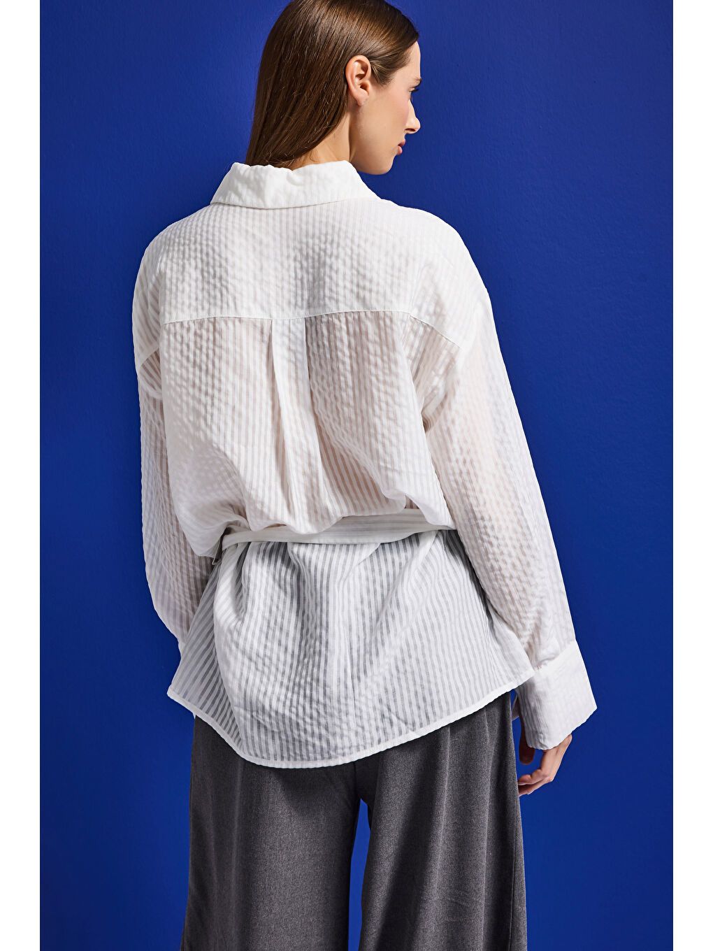 Kadın Beyaz w5 Oversize Kemer Detaylı Özel Kumaş Tasarım Gömlek-5