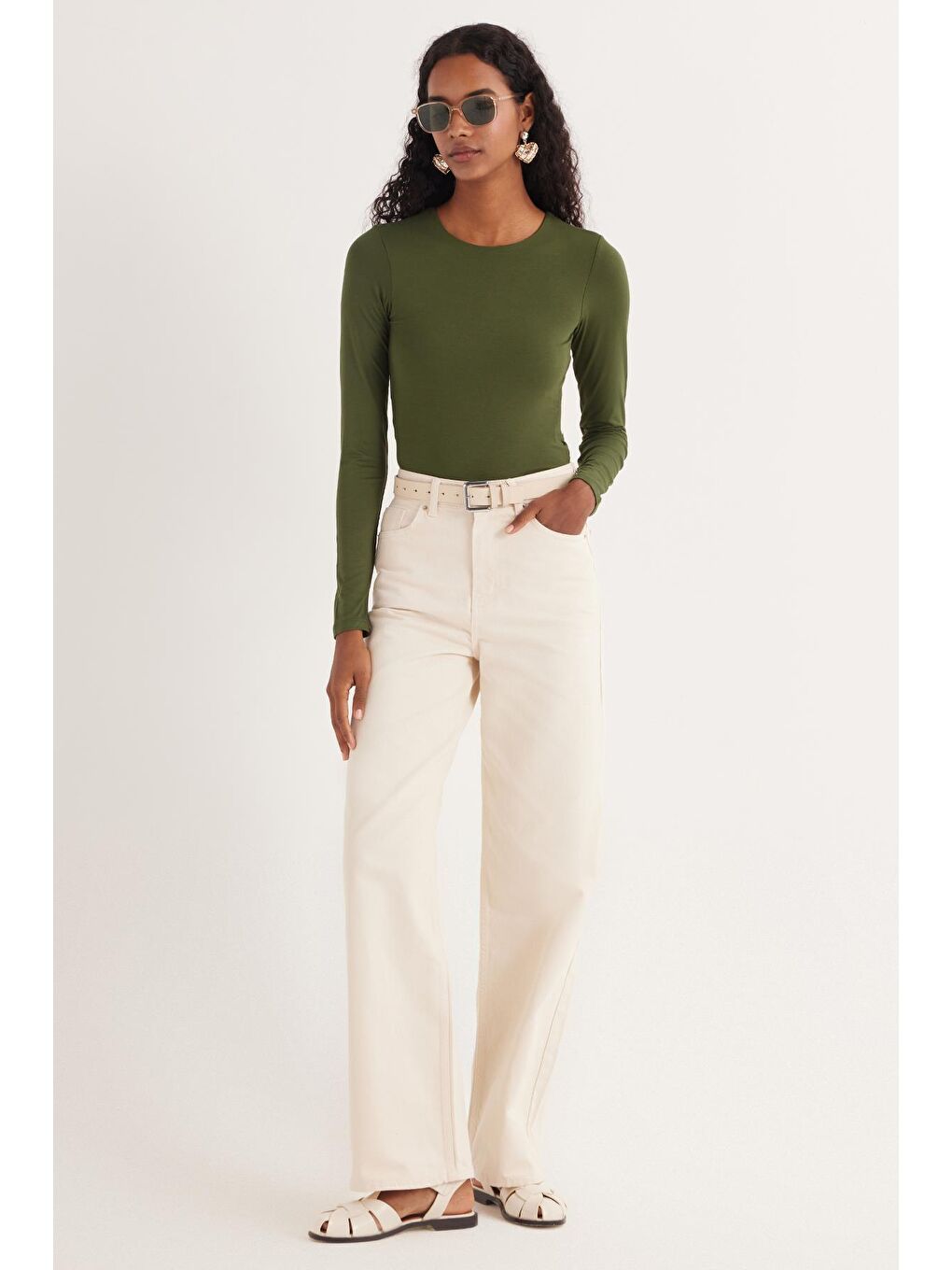 Kadın Slim Fit Dar Kesim Uzun Kollu Bisiklet Yaka Sırt Detaylı Yeşil Viskon Bluz-3