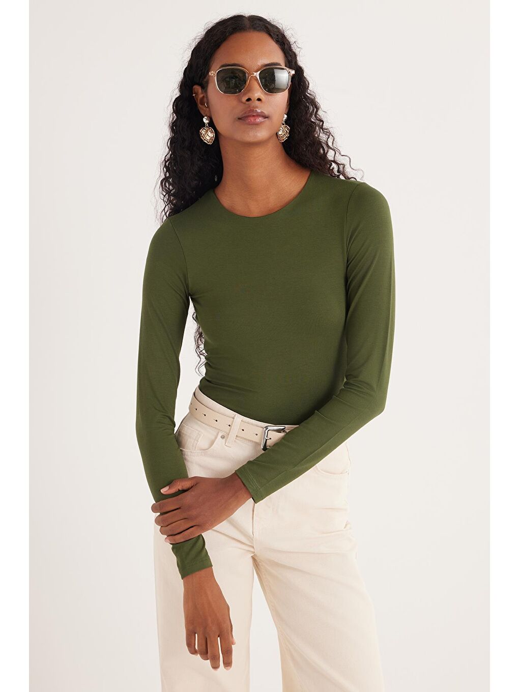 Kadın Slim Fit Dar Kesim Uzun Kollu Bisiklet Yaka Sırt Detaylı Yeşil Viskon Bluz-4