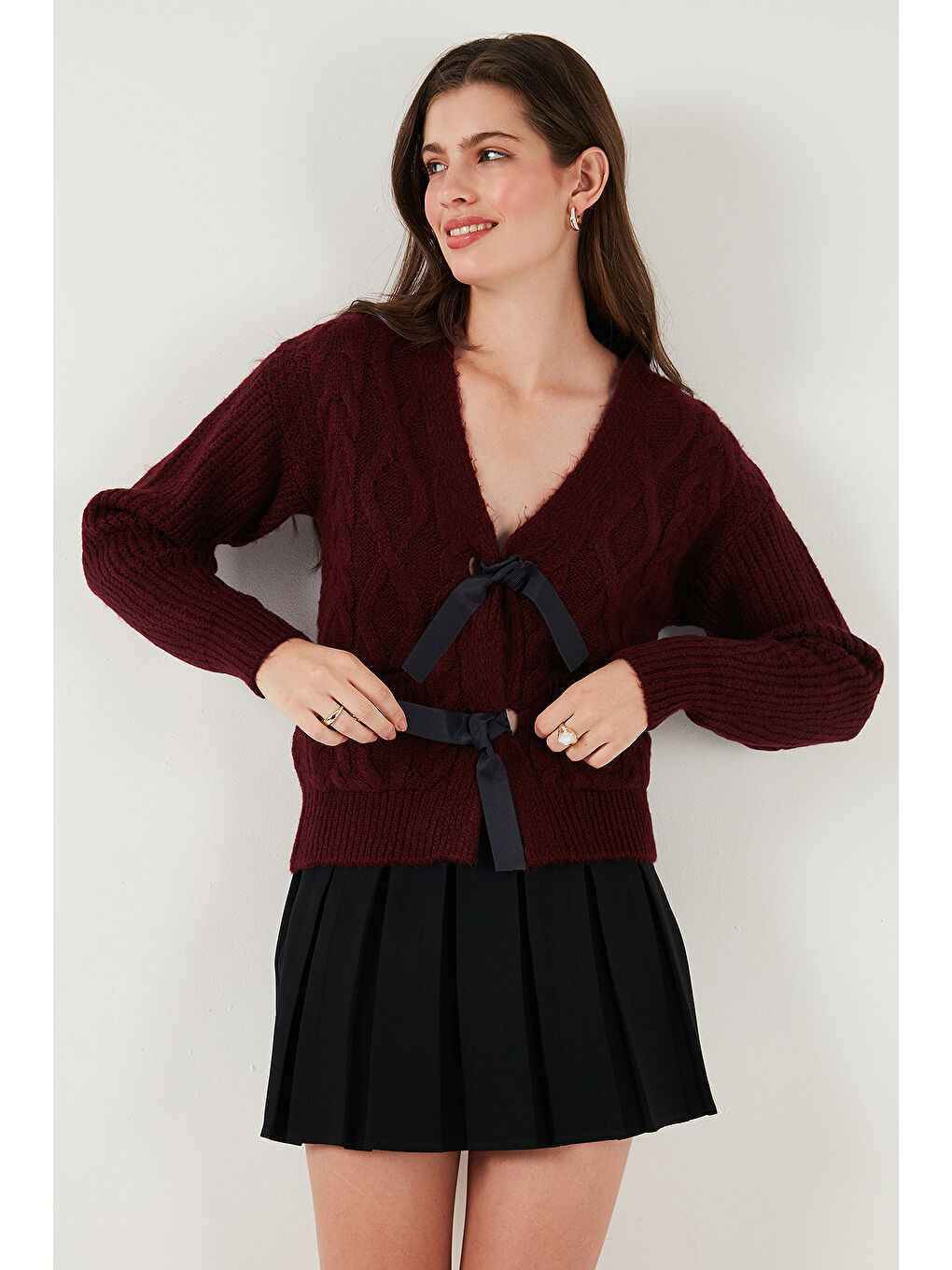 Bordo Premium Regular Fit V Yaka Fiyonk Bağlama Detaylı Örgü Desenli Triko Hırka 680KZ1947-3