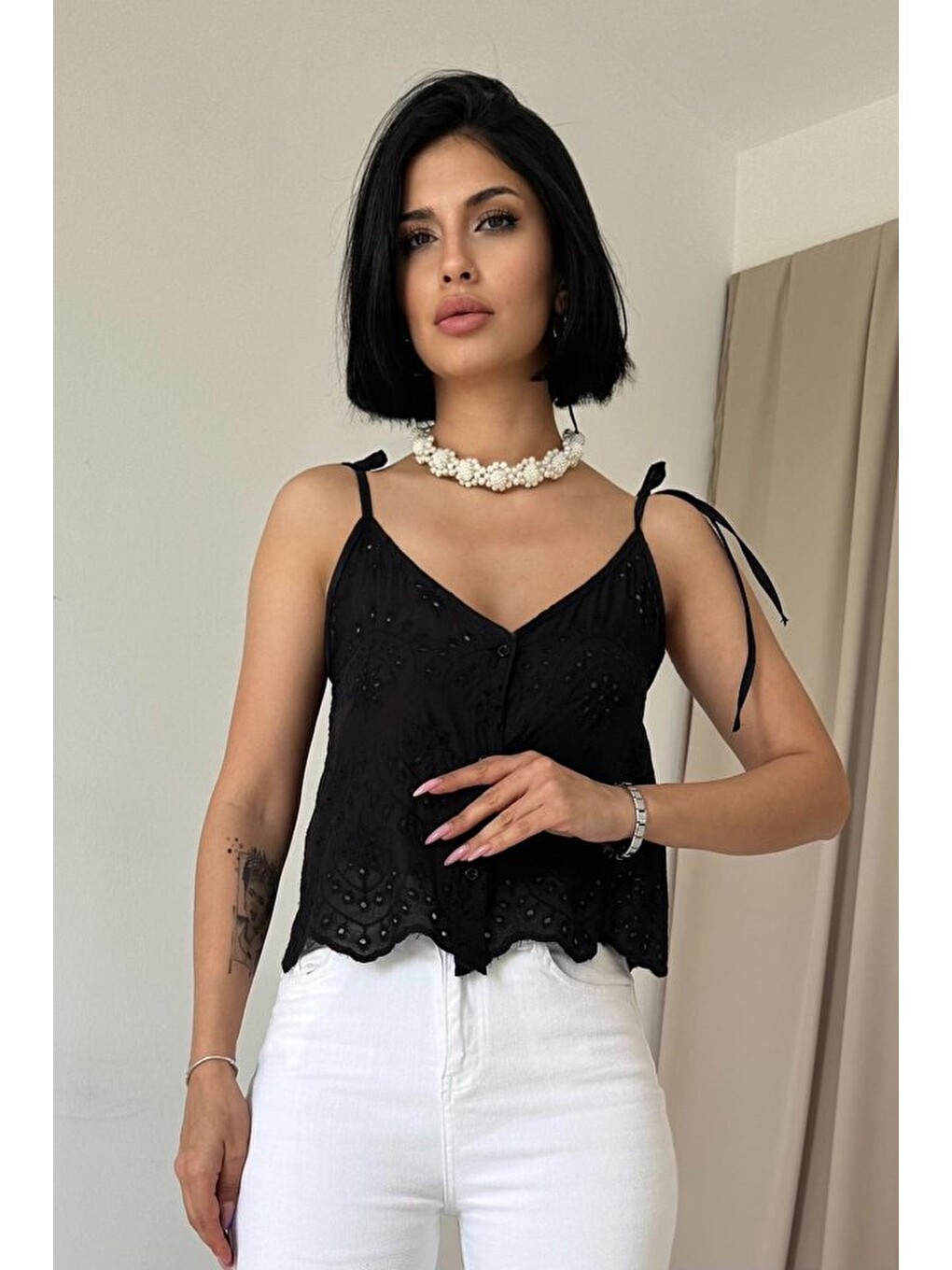 Siyah Bağcıklı Brode Bluz