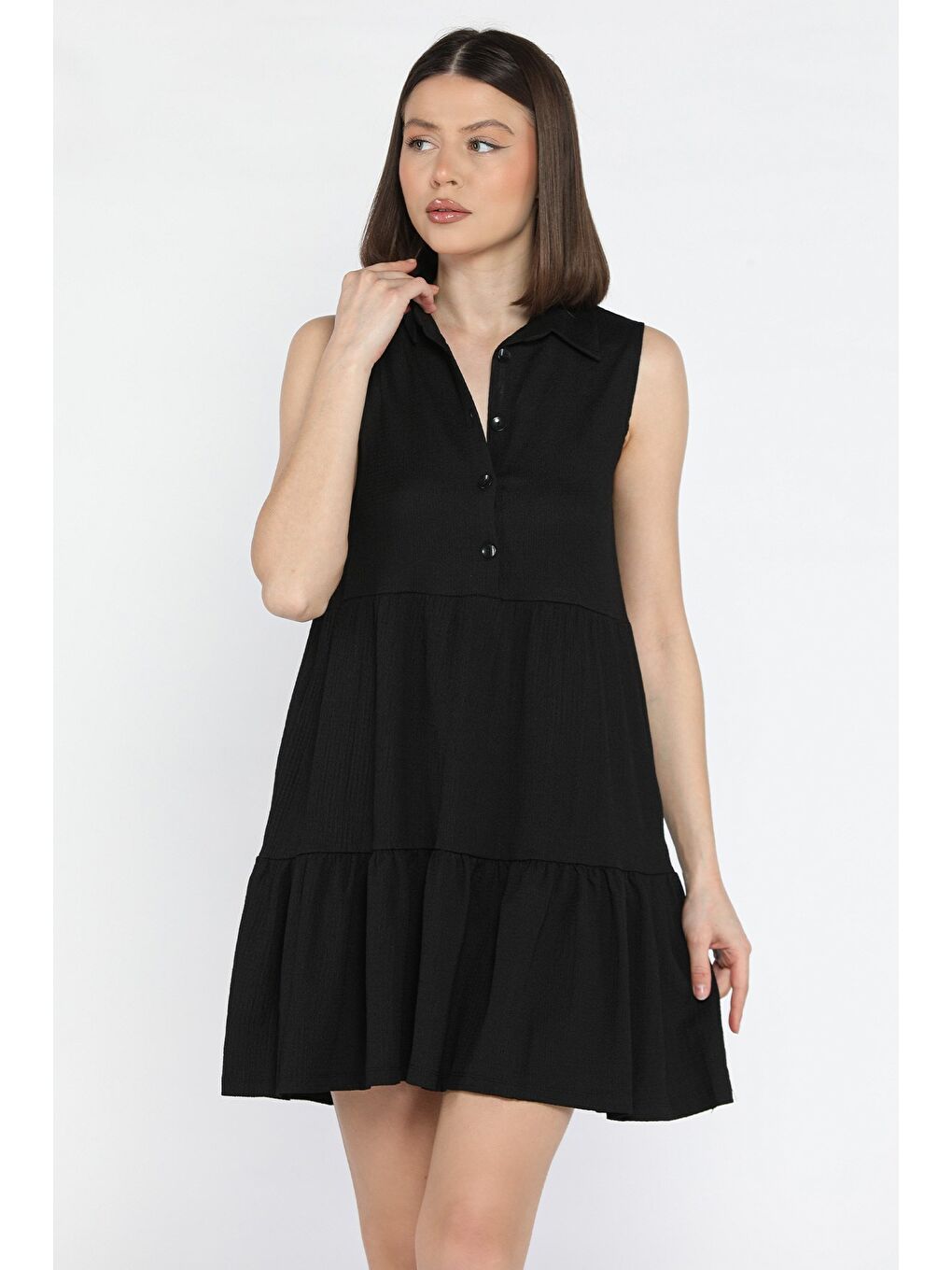 Siyah Kadın Polo Yaka Ön Düğmeli Fırfırlı Elbise