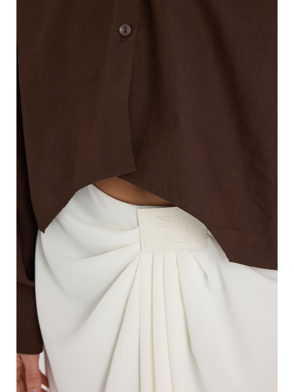 Kahverengi Numen Yırtmaç Detay Kahve Kısa Gömlek-7