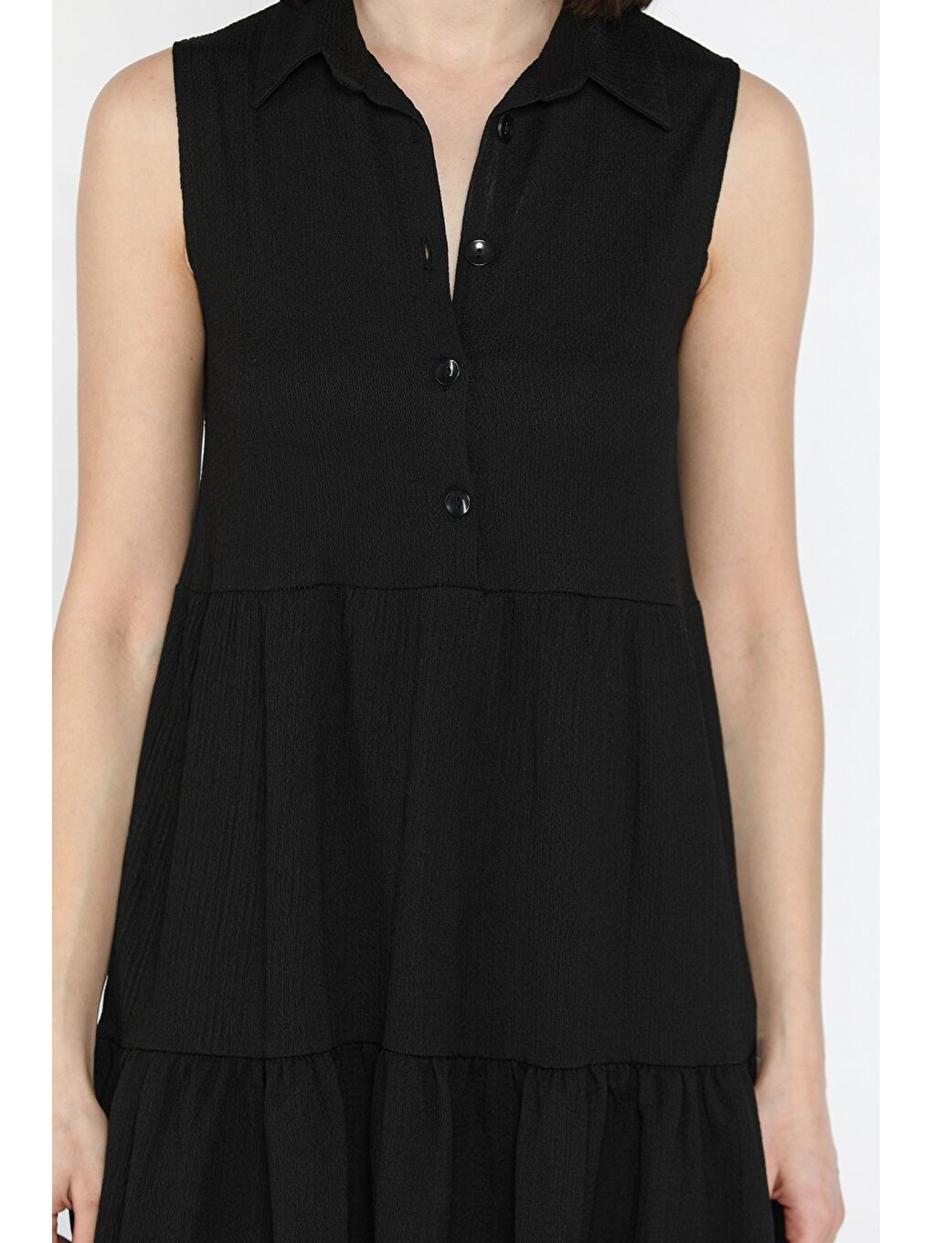 Siyah Kadın Polo Yaka Ön Düğmeli Fırfırlı Elbise-3