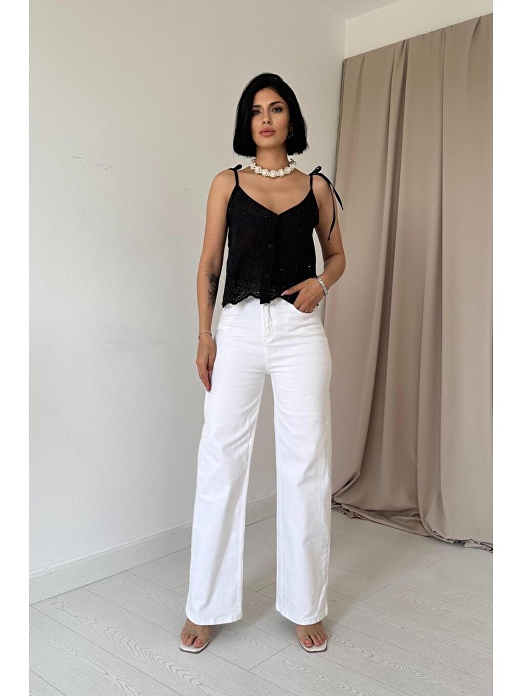 Siyah Bağcıklı Brode Bluz-3