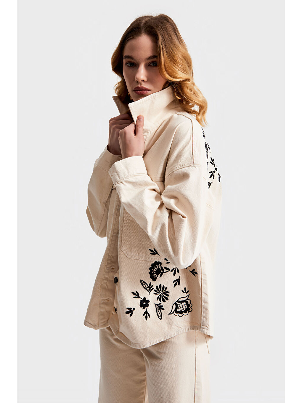 Bej Kadın Raw Renk 7S569 Nakışlı Tasarım Oversize Denim Ceket-3