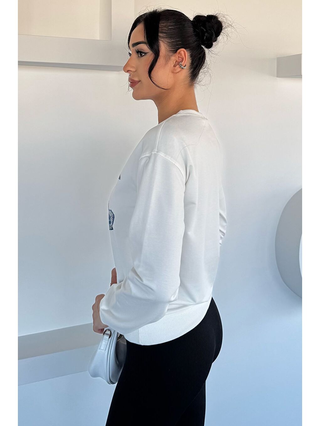 Ekru Kadın Bisiklet Yaka Baskılı Taş İşlemeli Sweatshirt-3