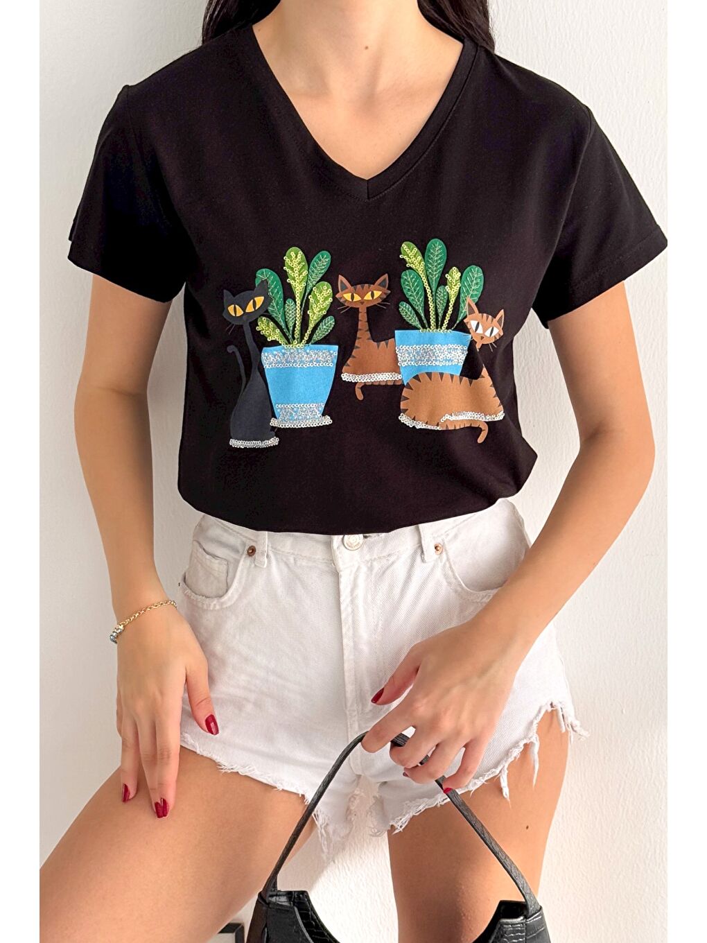 Siyah V Yaka Kısa Kol Pul Payet Aplikeli Örme Regular Fit T-Shirt