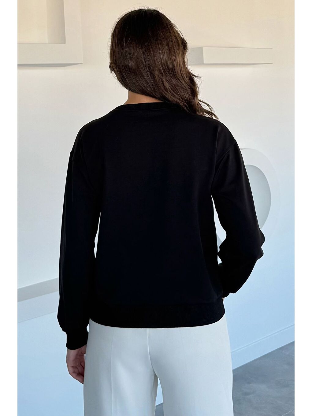 Siyah Kadın Bisiklet Yaka Baskılı Taş İşlemeli Sweatshirt-3