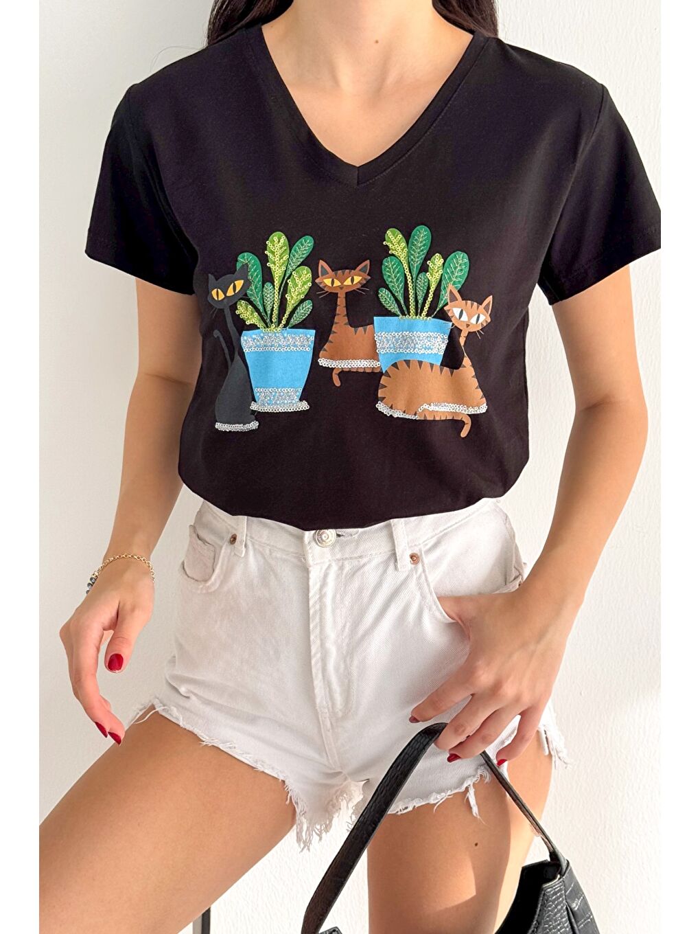 Siyah V Yaka Kısa Kol Pul Payet Aplikeli Örme Regular Fit T-Shirt-2