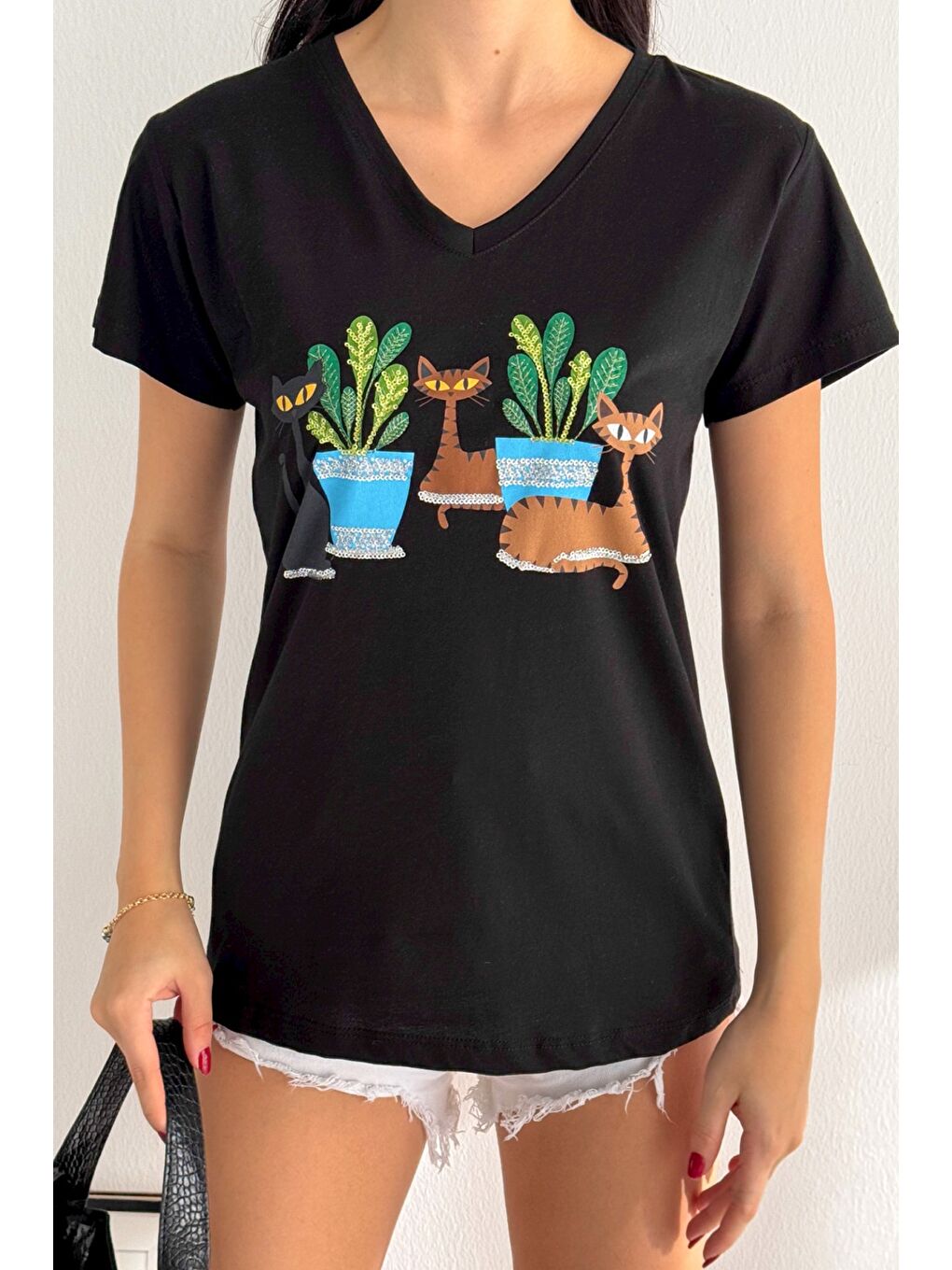 Siyah V Yaka Kısa Kol Pul Payet Aplikeli Örme Regular Fit T-Shirt-3