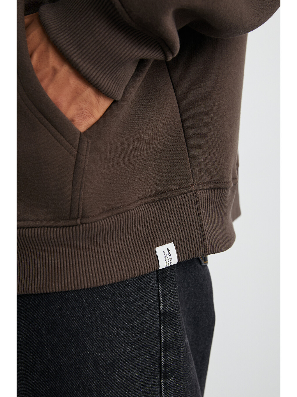 Cartmel Erkek Organik Kumaşlı İçi Polarlı Yumuşacık Kanguru Cepli Kapüşonlu Kahverengi Sweatshirt-4