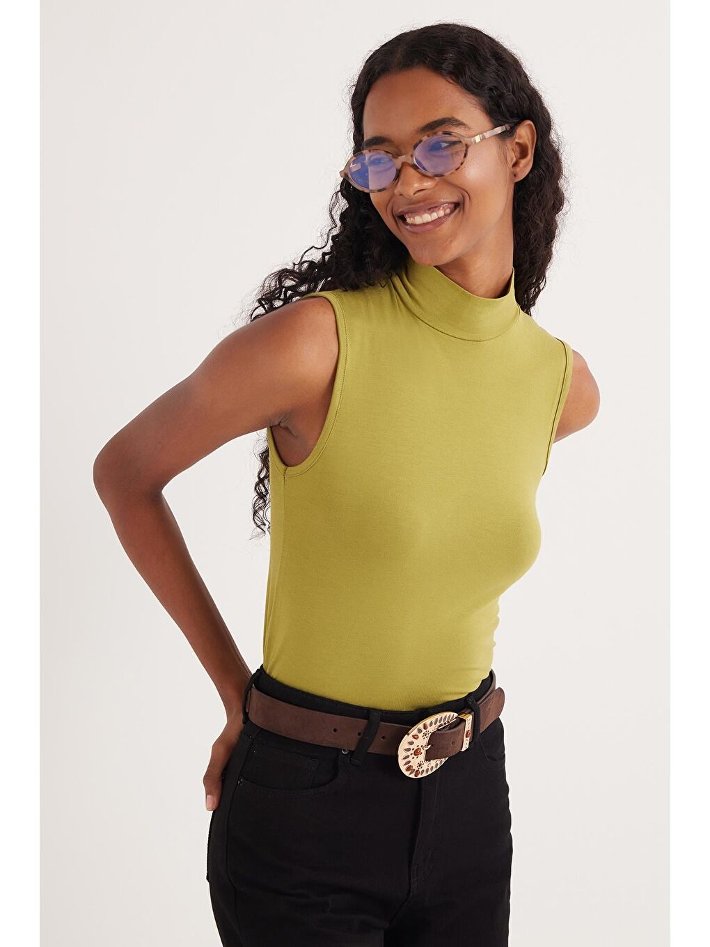 Kadın Regular Fit Klasik Kesim Viskon Kumaş Balıkçı Yaka Sıfır Kol Yeşil Bluz-1