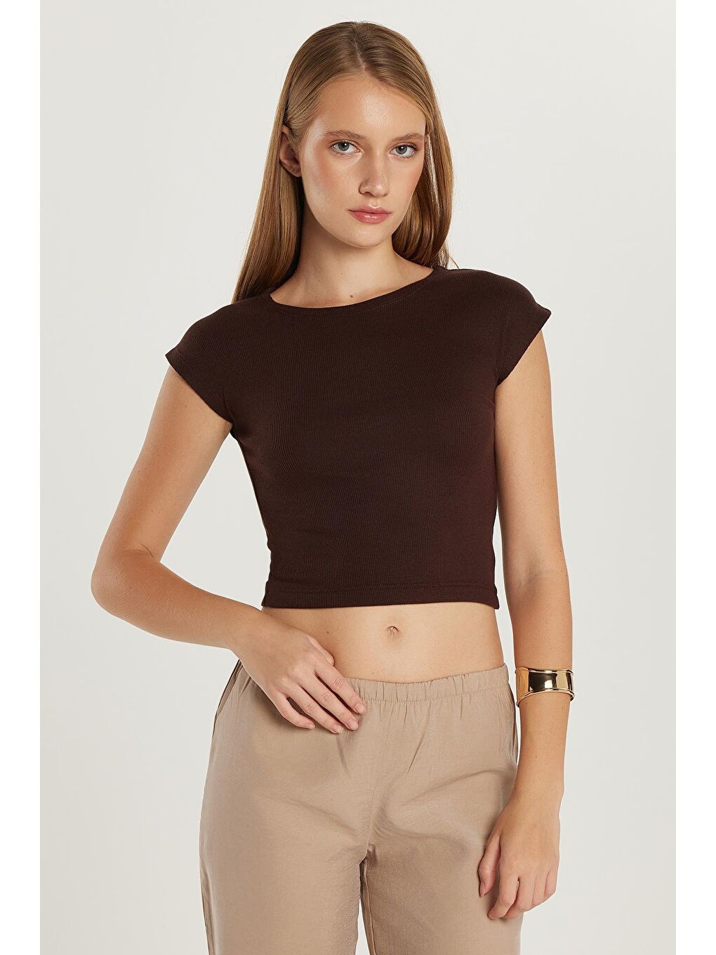 Kadın Modal Kumaş Slim Fit Dar Kesim Kısa Kollu Bisiklet Yaka Kahverengi Bluz-1