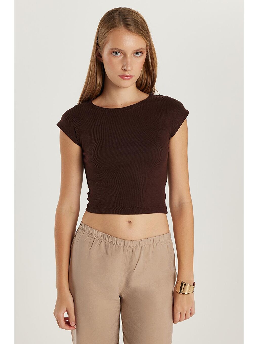 Kadın Modal Kumaş Slim Fit Dar Kesim Kısa Kollu Bisiklet Yaka Kahverengi Bluz-3