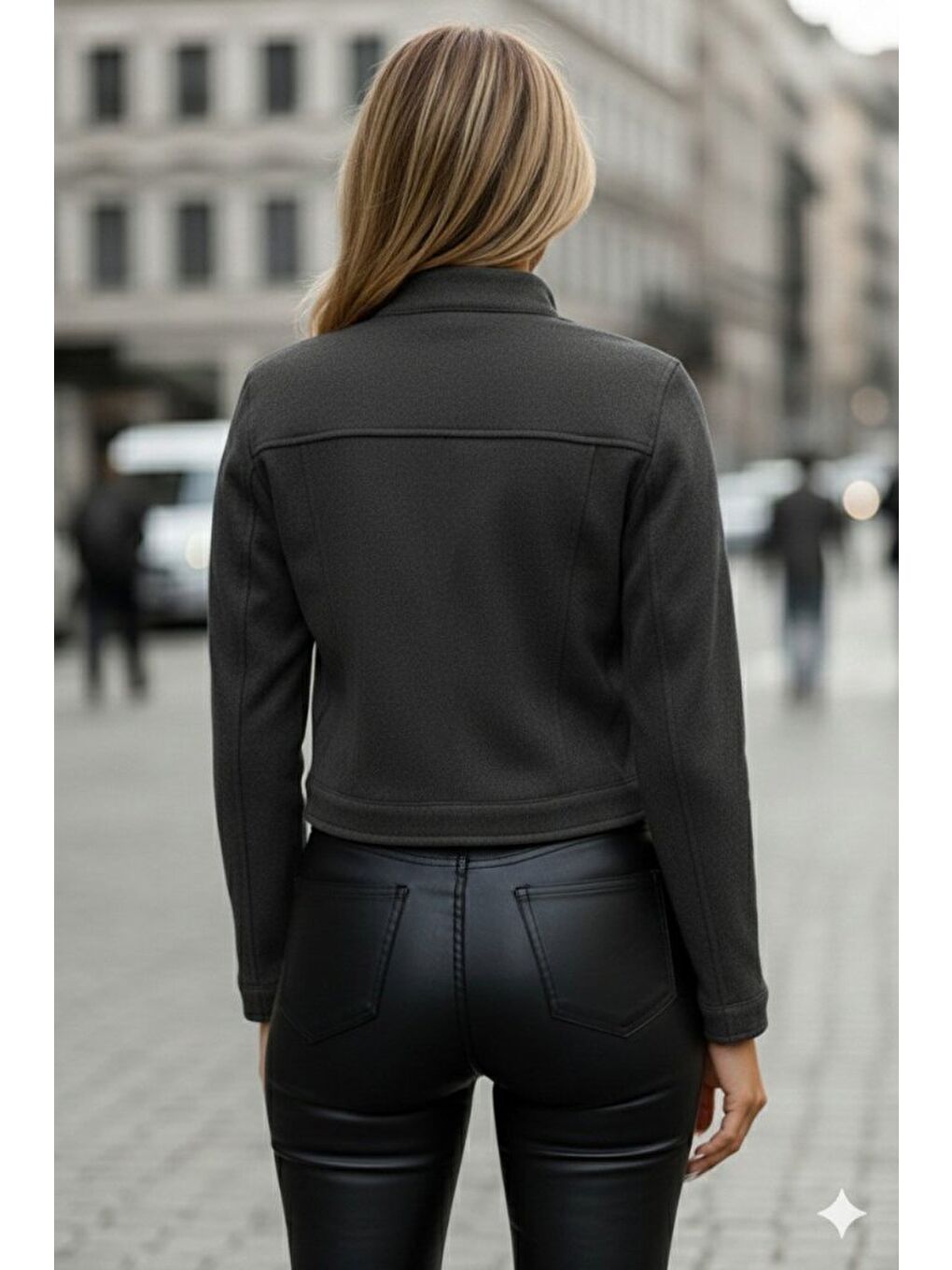 Gri Kadın Uzun Kollu Yakadan Ve önden Düğmeli Süet Kısa Ceket-1