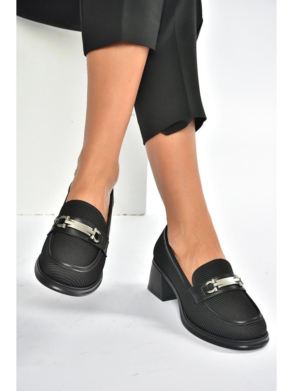 Siyah Kadın Topuklu Ayakkabı V820146304-4