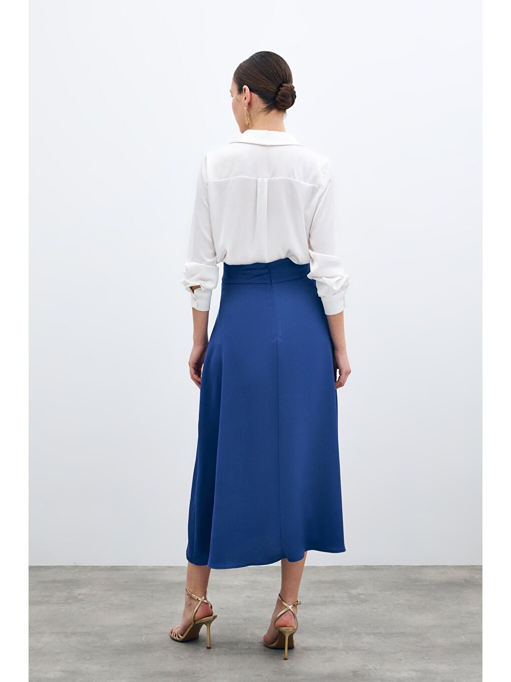 Bel Aksesuarlı Saten Krep Etek - Sax Mavi-4