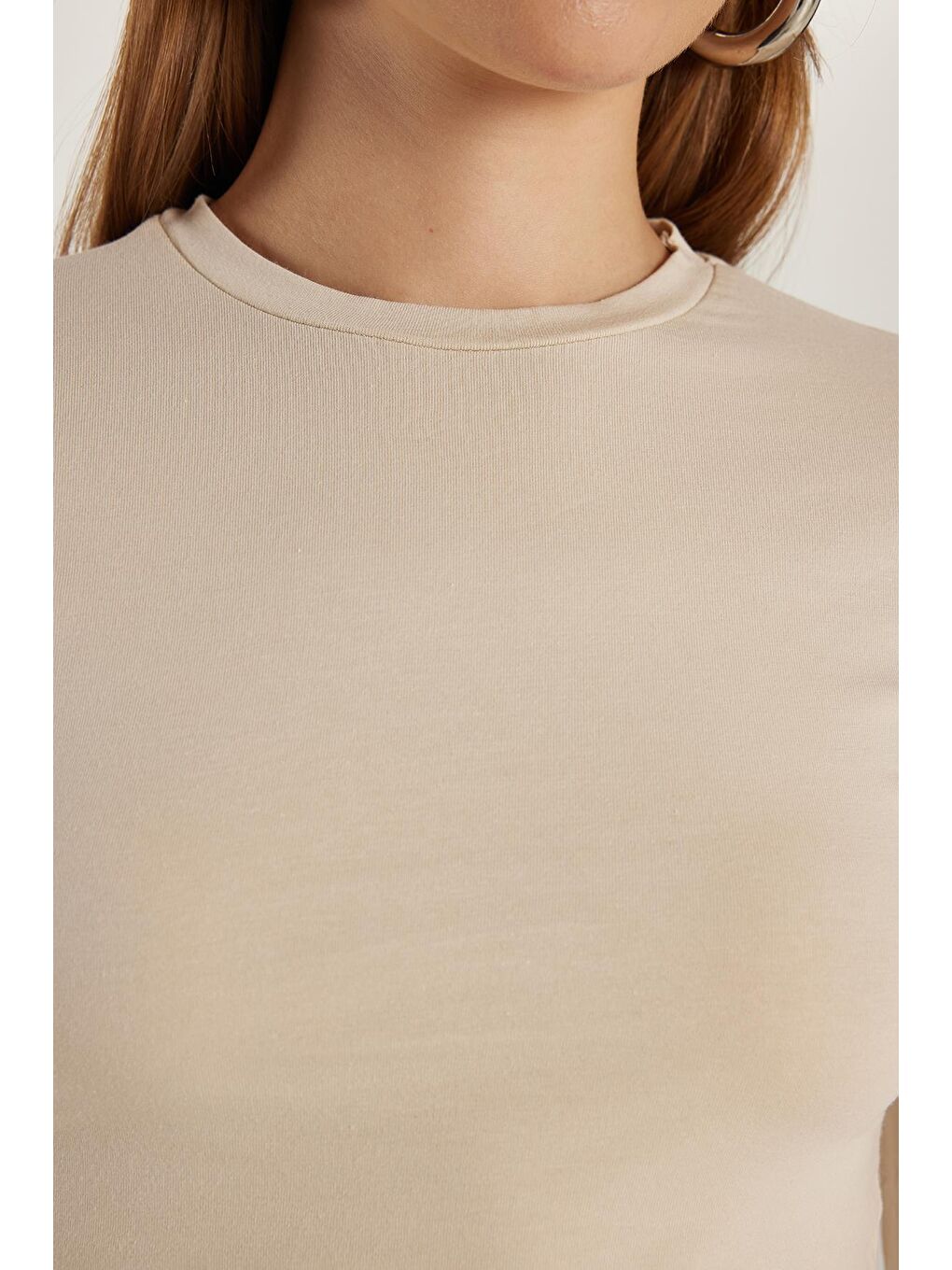 Bej Kadın Slim Fit Pamuklu Düz Bisiklet Yaka Taş Bluz-2