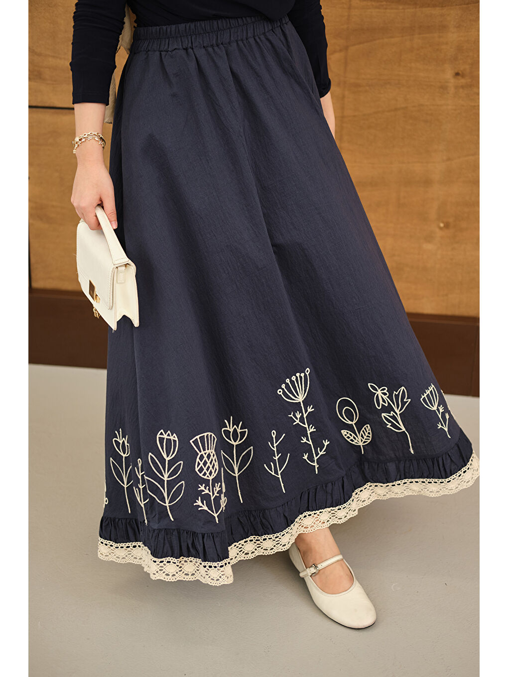 Kadın Dantel Ve Çiçek Nakışlı Etek Lacivert-1