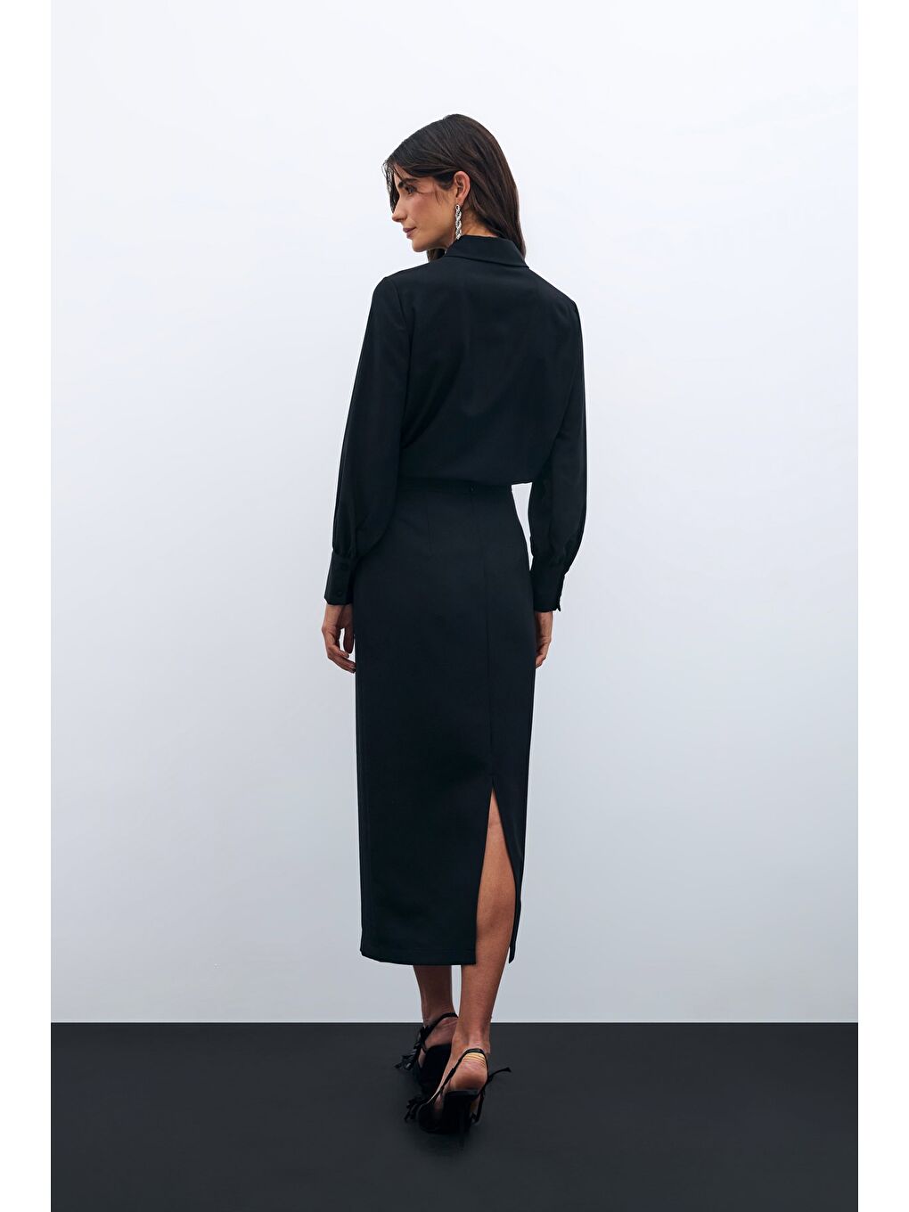 Bel Aksesuarlı Midi Etek - Siyah-5