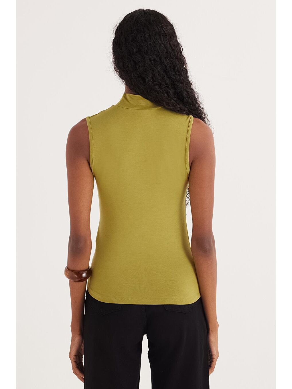 Kadın Regular Fit Klasik Kesim Viskon Kumaş Balıkçı Yaka Sıfır Kol Yeşil Bluz-6