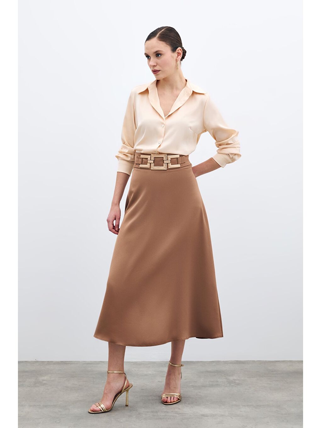 Kahverengi Bel Aksesuarlı Saten Krep Etek - Camel