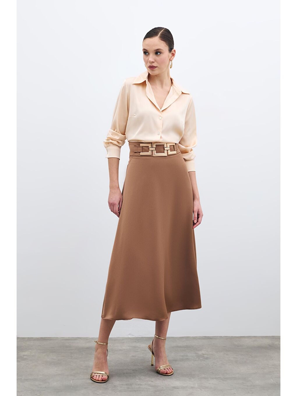 Kahverengi Bel Aksesuarlı Saten Krep Etek - Camel-1