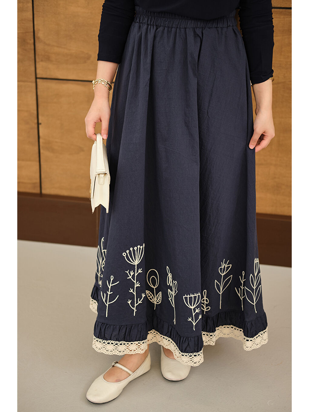 Kadın Dantel Ve Çiçek Nakışlı Etek Lacivert-2