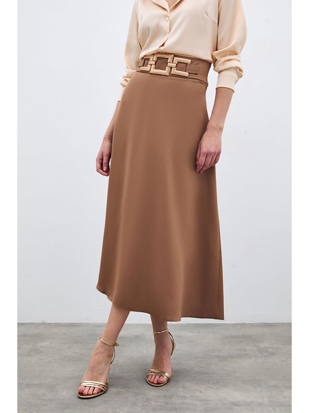 Kahverengi Bel Aksesuarlı Saten Krep Etek - Camel-2