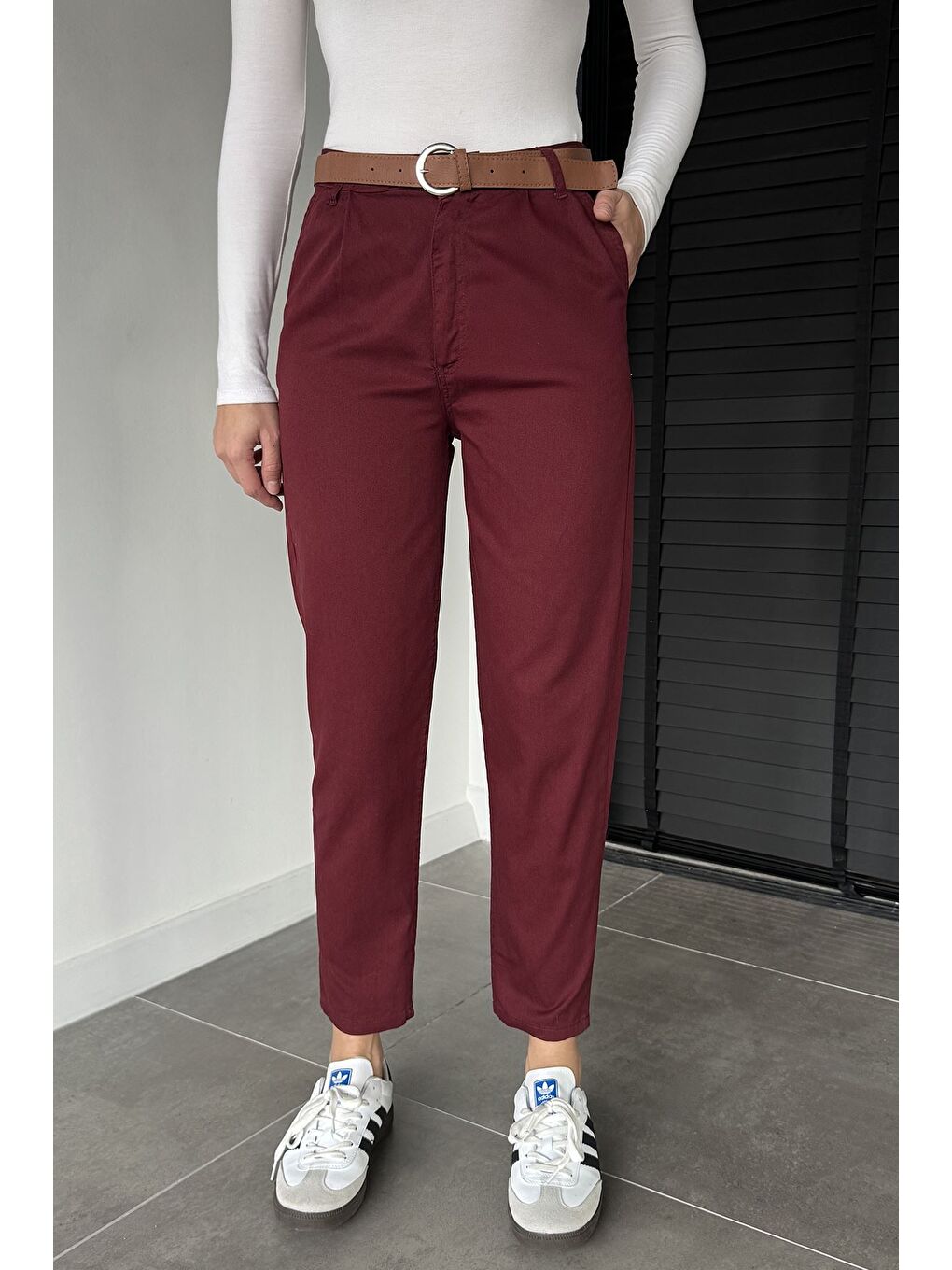 Bordo Kadın Kemer Aksesuarlı Gabardin Pantolon-2