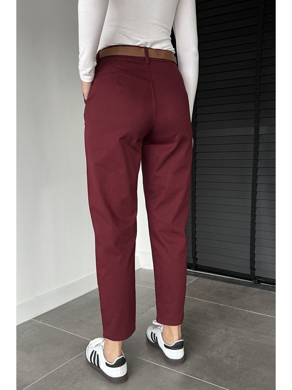 Bordo Kadın Kemer Aksesuarlı Gabardin Pantolon-3