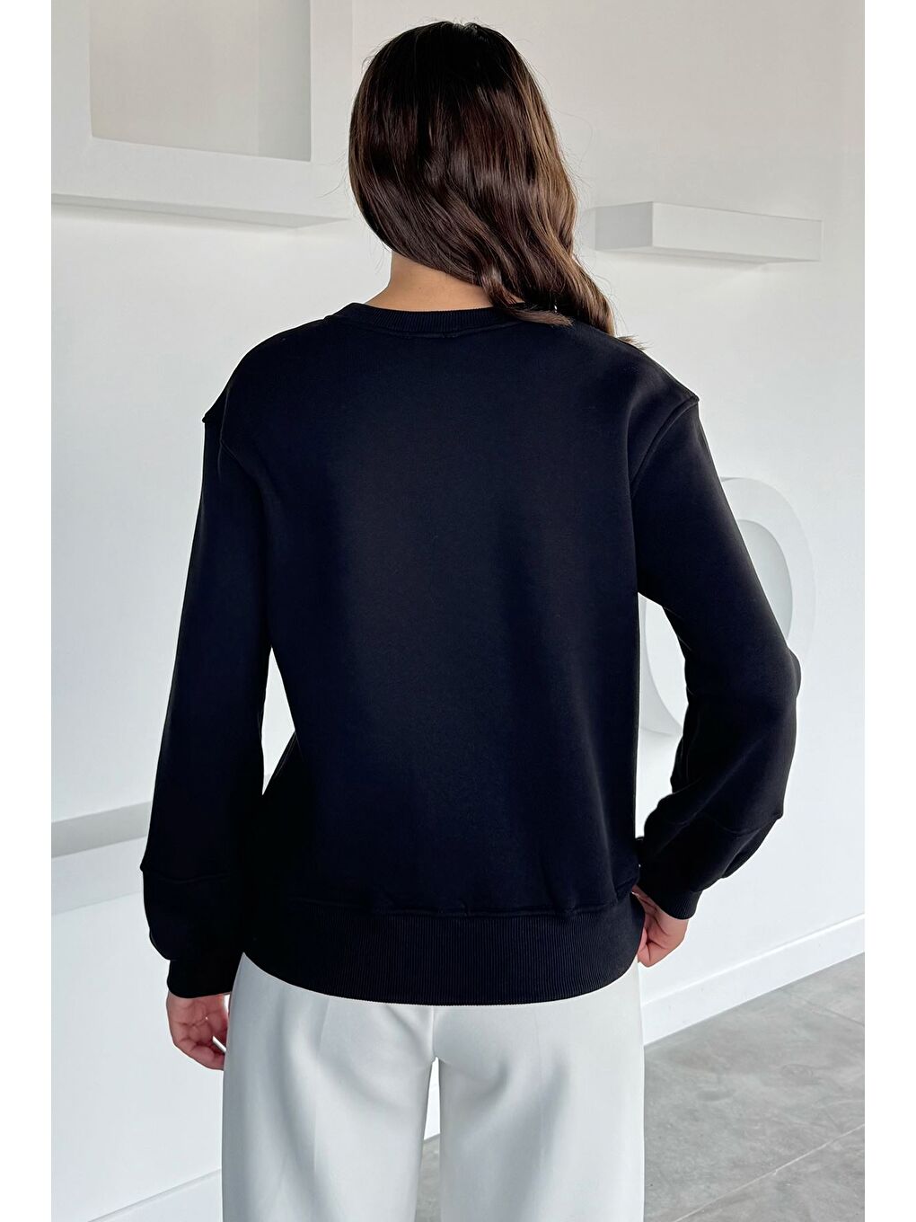 Siyah Kadın Nakışlı Üç İplik Şardonlu Sweatshirt-3