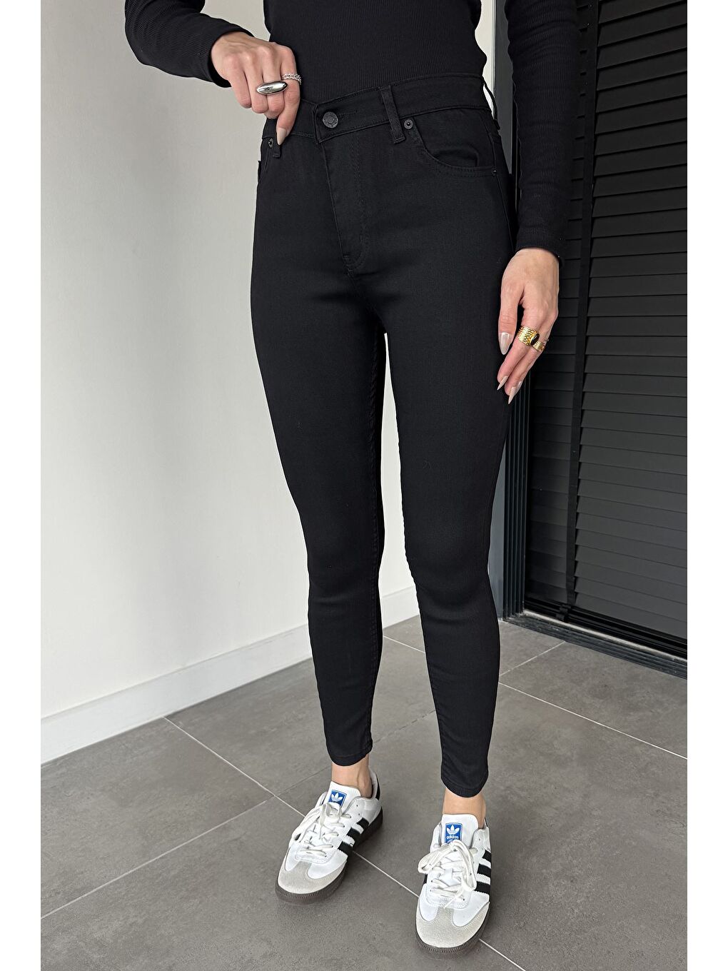 Siyah Kadın Dar Paça Yüksek Bel Pantolon