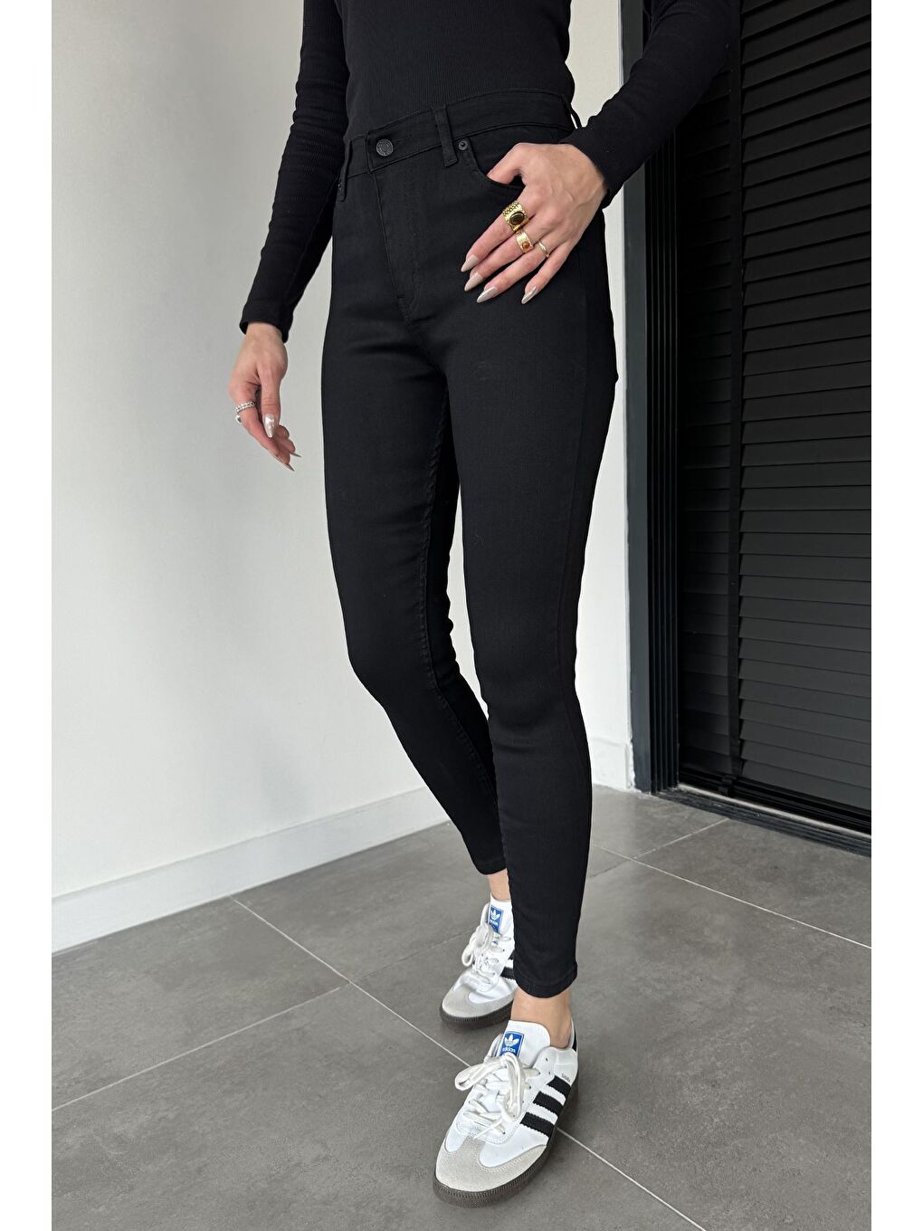 Siyah Kadın Dar Paça Yüksek Bel Pantolon-1