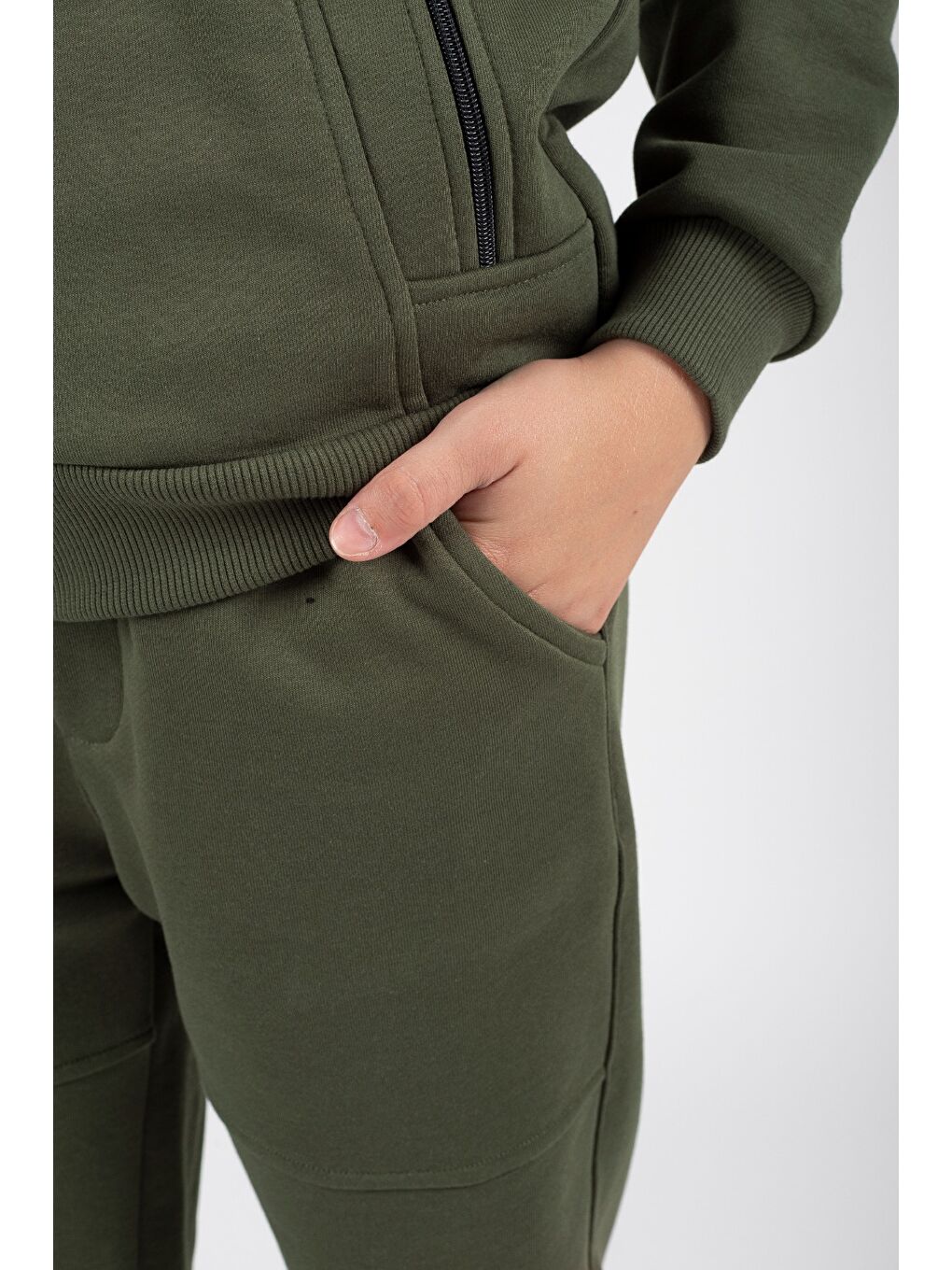 Haki Erkek Çocuk Fermuar Kapamalı Kapüşonlu Arma Detaylı Eşofman Takımı M00757-1