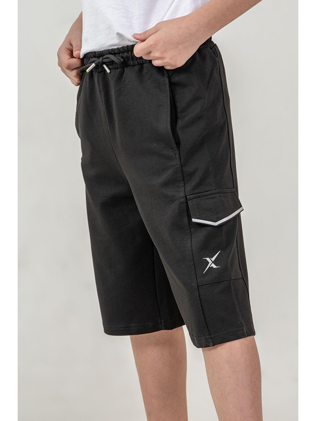 Siyah Çift Kargo Cepli Cep Kapakları Reflektör Baskılı Erkek Çocuk Şort-4