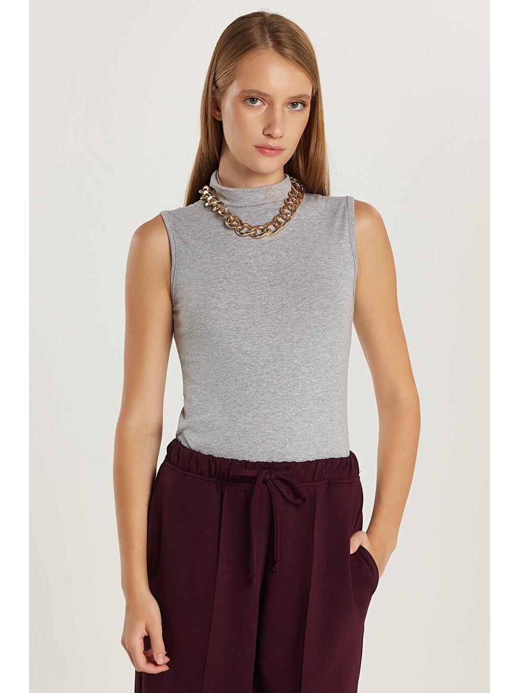 Karışık Kadın Regular Fit Klasik Kesim Viskon Kumaş Balıkçı Yaka Sıfır Kol Gri Bluz-3