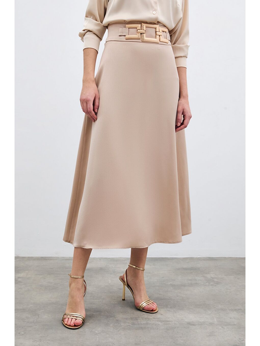 Bel Aksesuarlı Saten Krep Etek - Bej-3