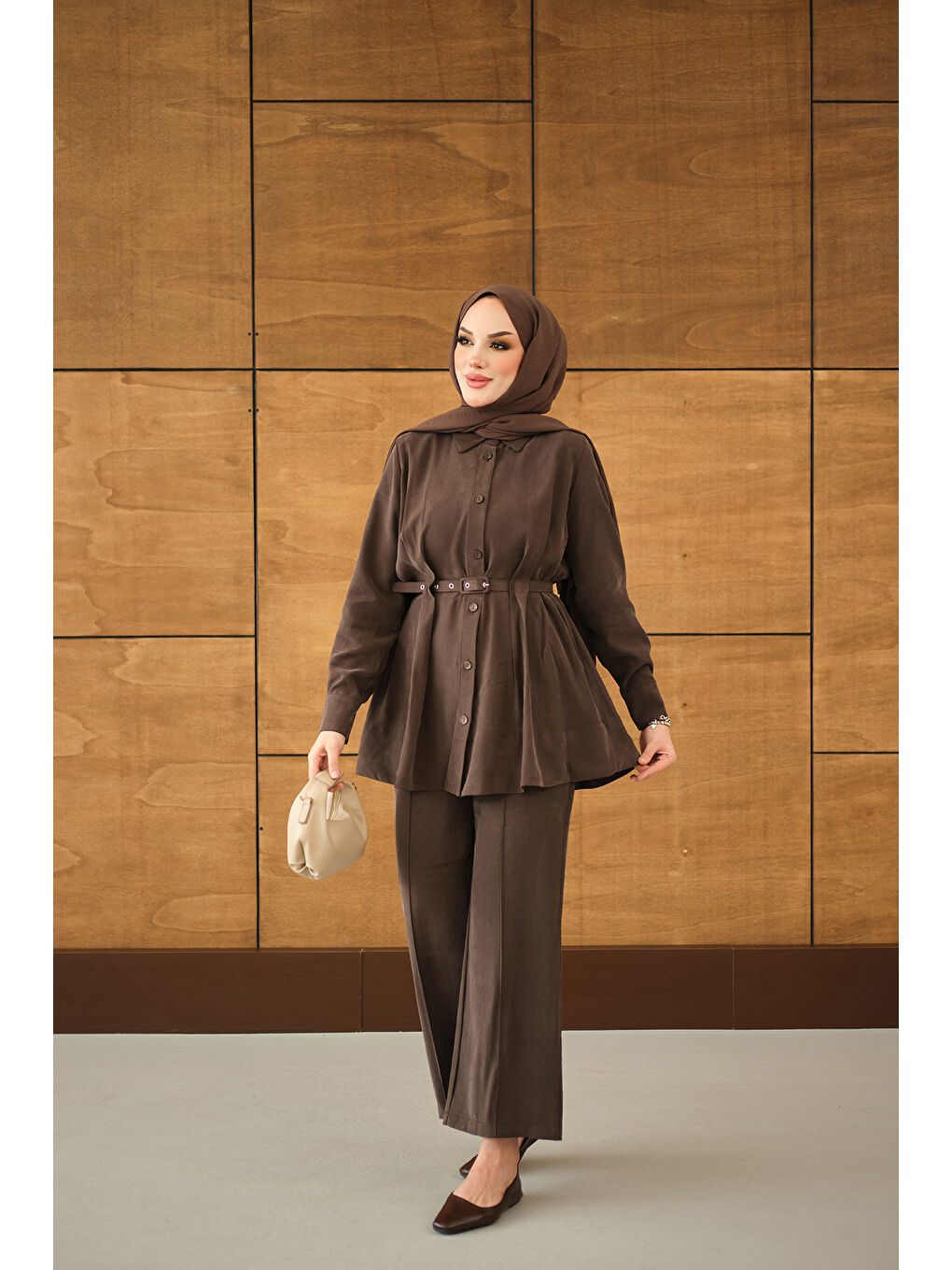 Kadın Kendinden Kemer Geçirme Detaylı Gömlek Yaka Takım Kahverengi