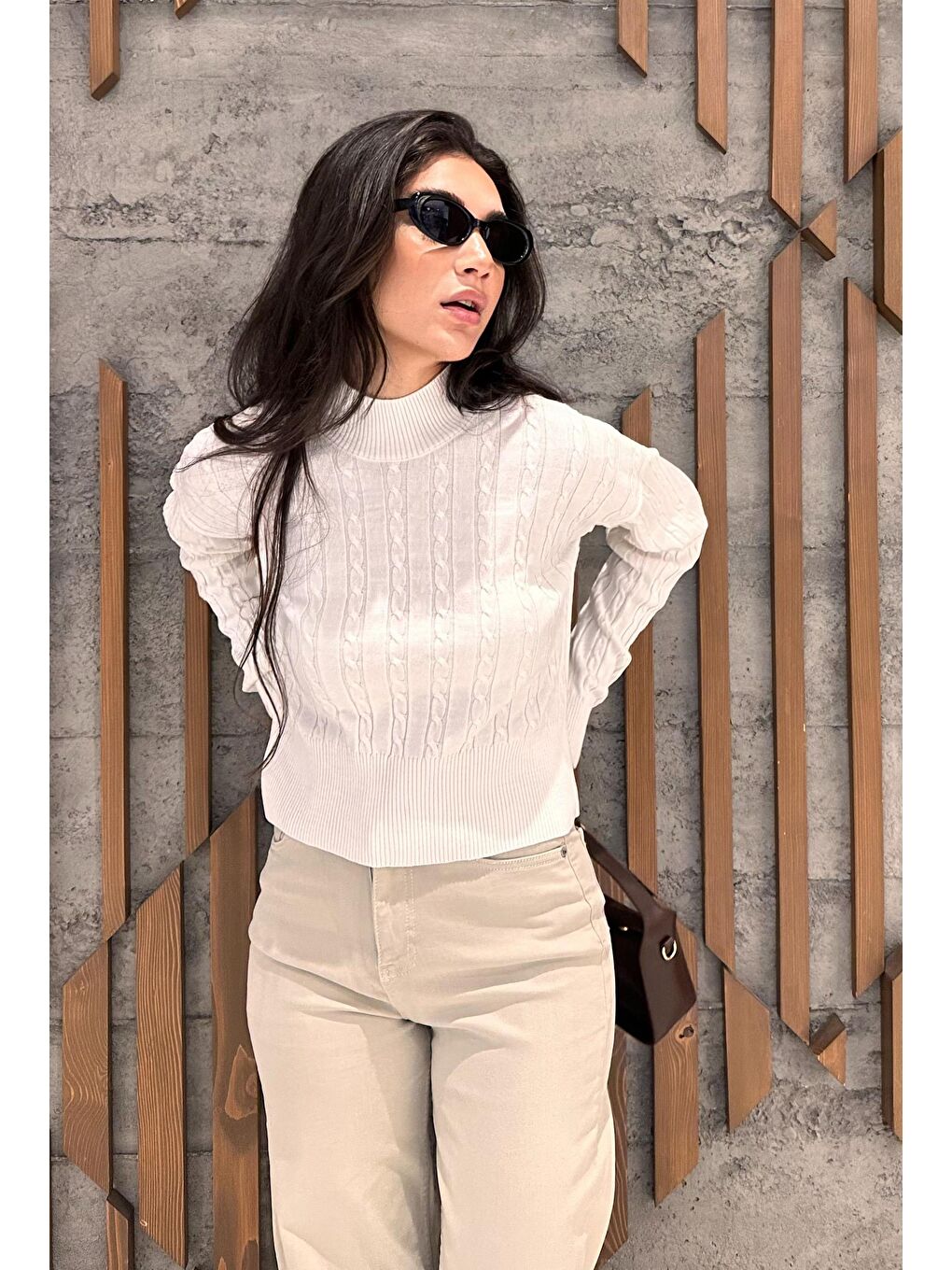 Beyaz Kemik Rengi Yarım Balıkçı Yaka Örgülü Triko Kadın Kazak Mg2257