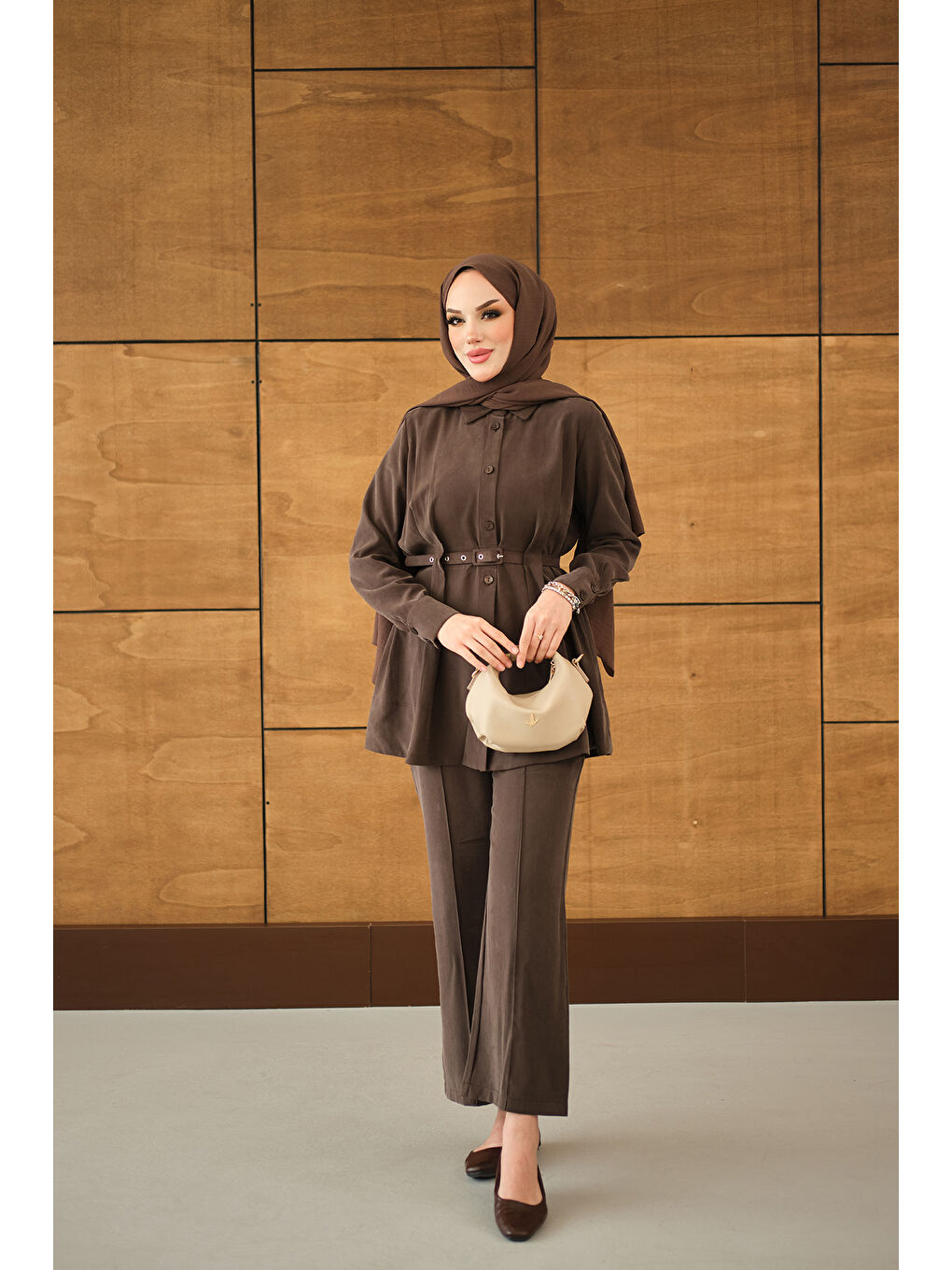 Kadın Kendinden Kemer Geçirme Detaylı Gömlek Yaka Takım Kahverengi-2