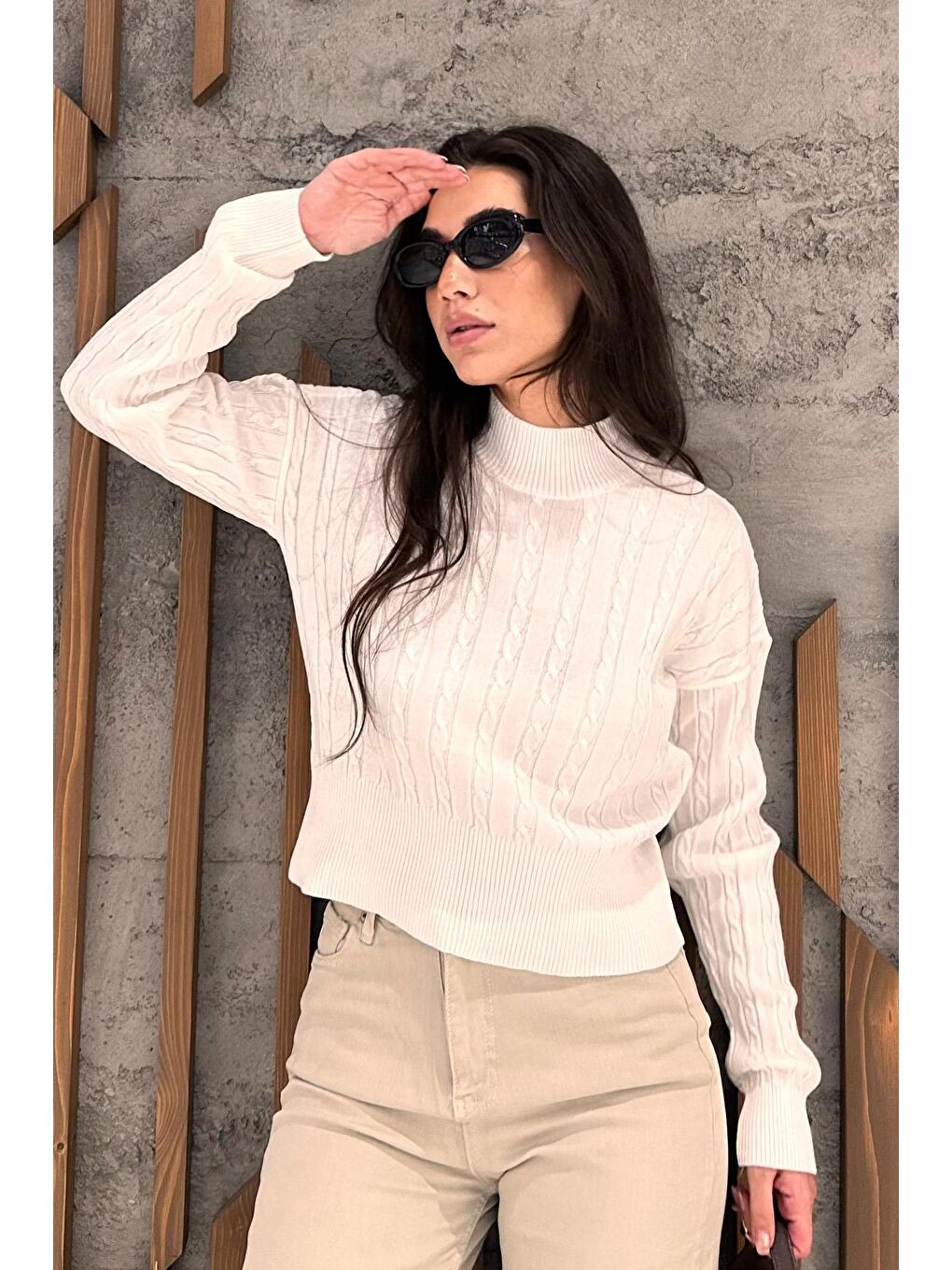 Beyaz Kemik Rengi Yarım Balıkçı Yaka Örgülü Triko Kadın Kazak Mg2257-1
